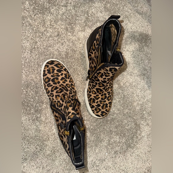 Steve Madden Leopard Print Sneakers with Black Accents - Picture 3 of 7